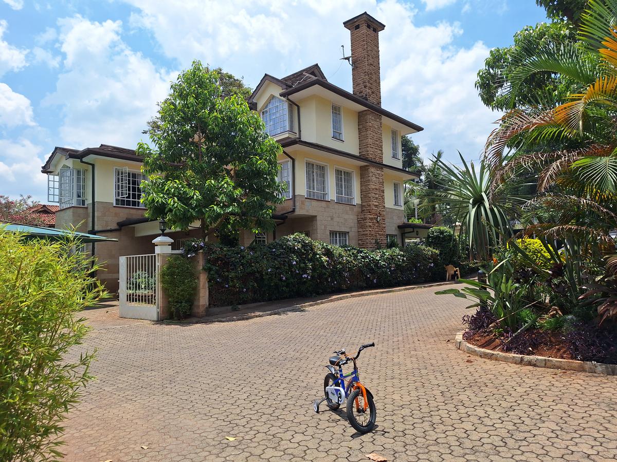 5 Bed Townhouse with En Suite in Lavington - 3