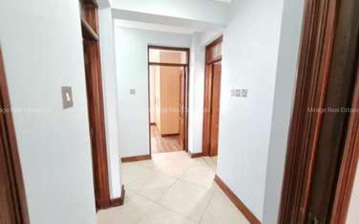 3 Bed Apartment with Gym in Garden Estate - 14