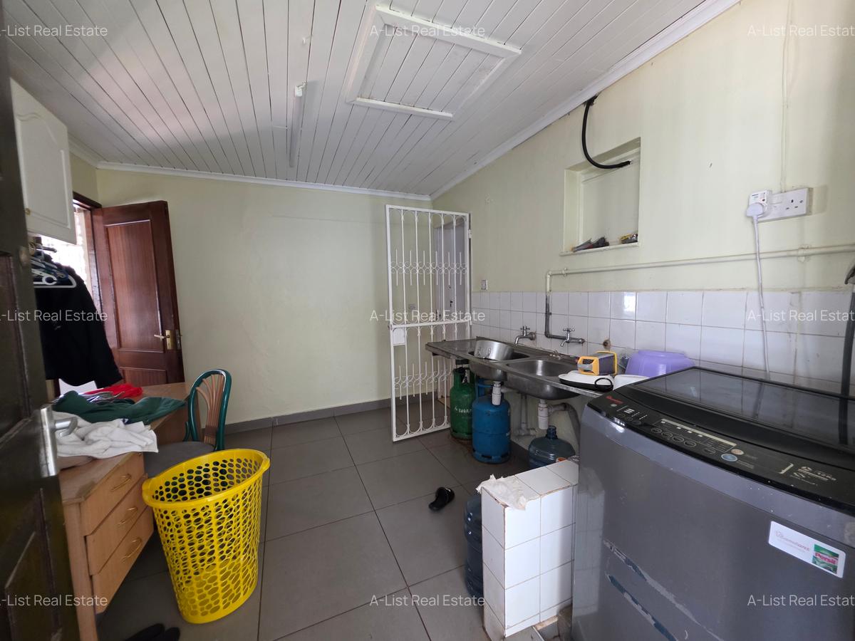 5 Bed Townhouse with En Suite at Lavington - 9