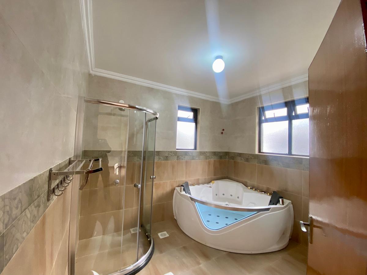 5 Bed Townhouse with En Suite in Lavington - 11