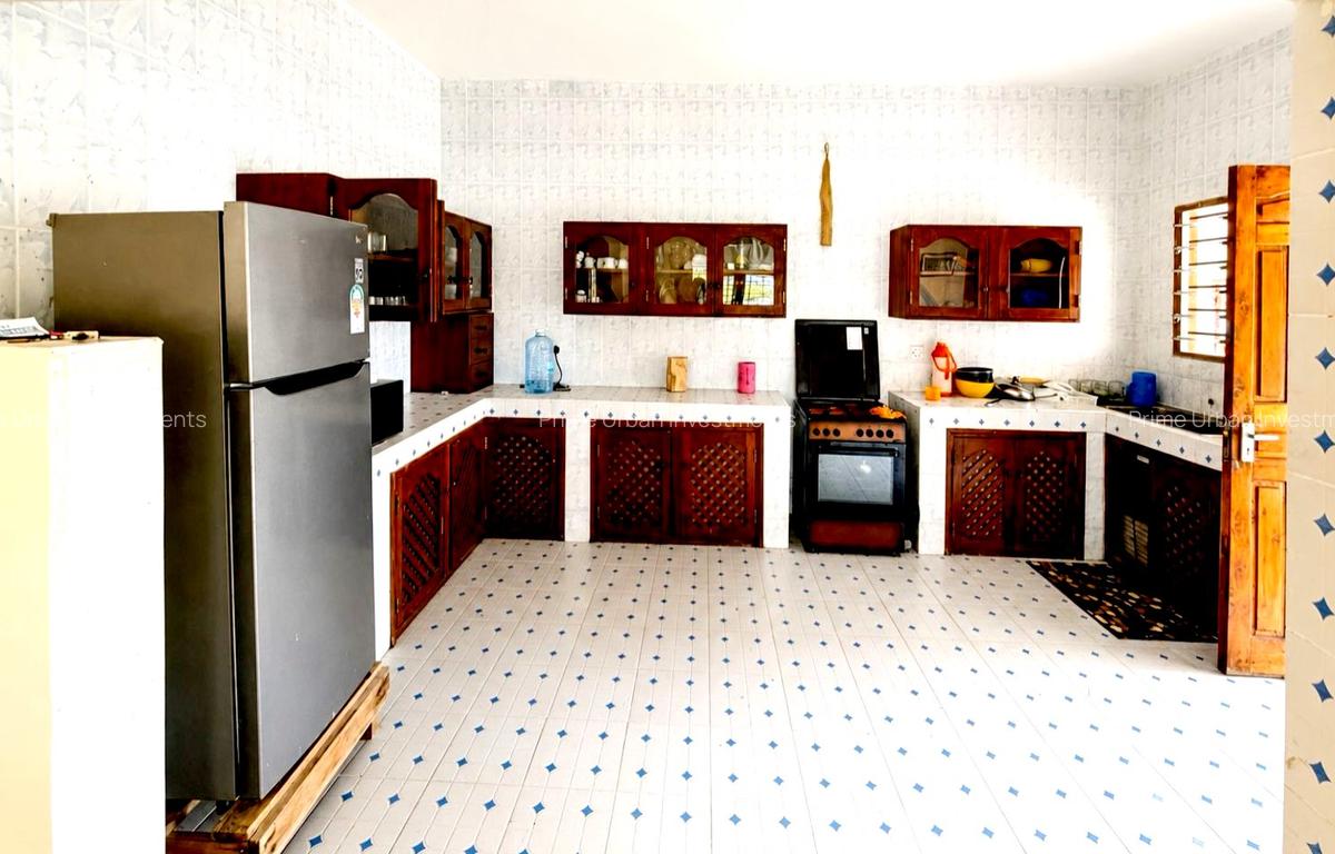 3 Bed Villa with En Suite at Watamu - 4