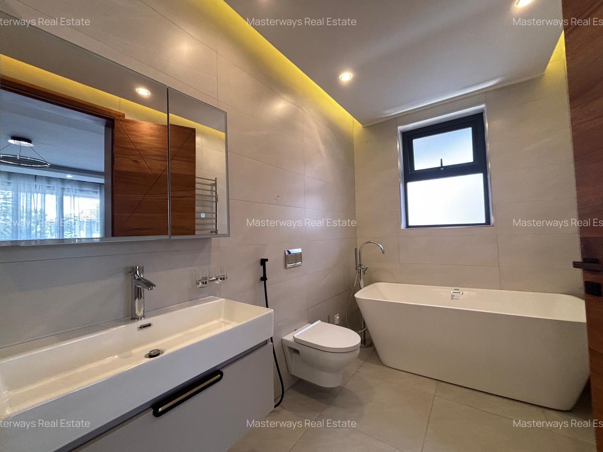 5 Bed House with En Suite in Runda - 13