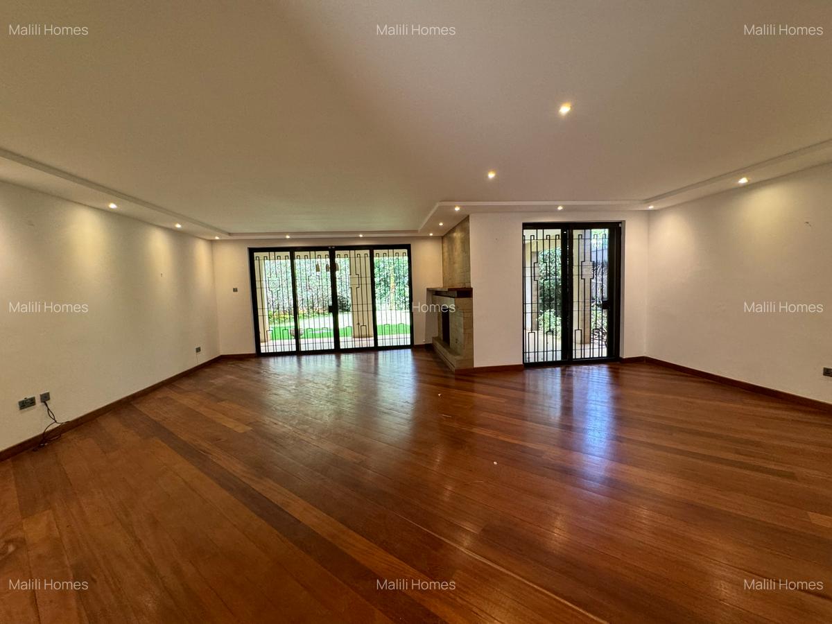 5 Bed Townhouse with En Suite in Lavington - 3