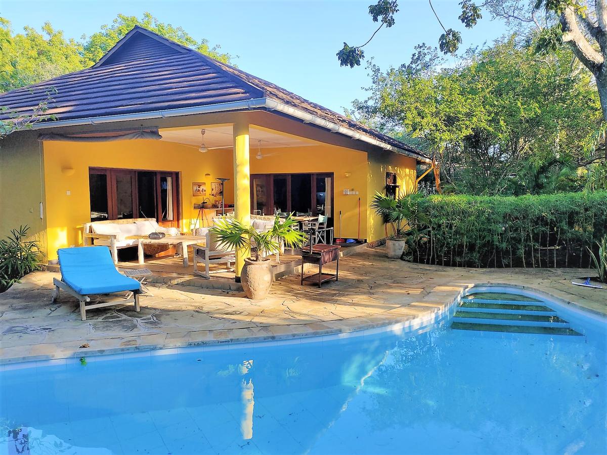 3 Bed Villa with En Suite in Diani - 1