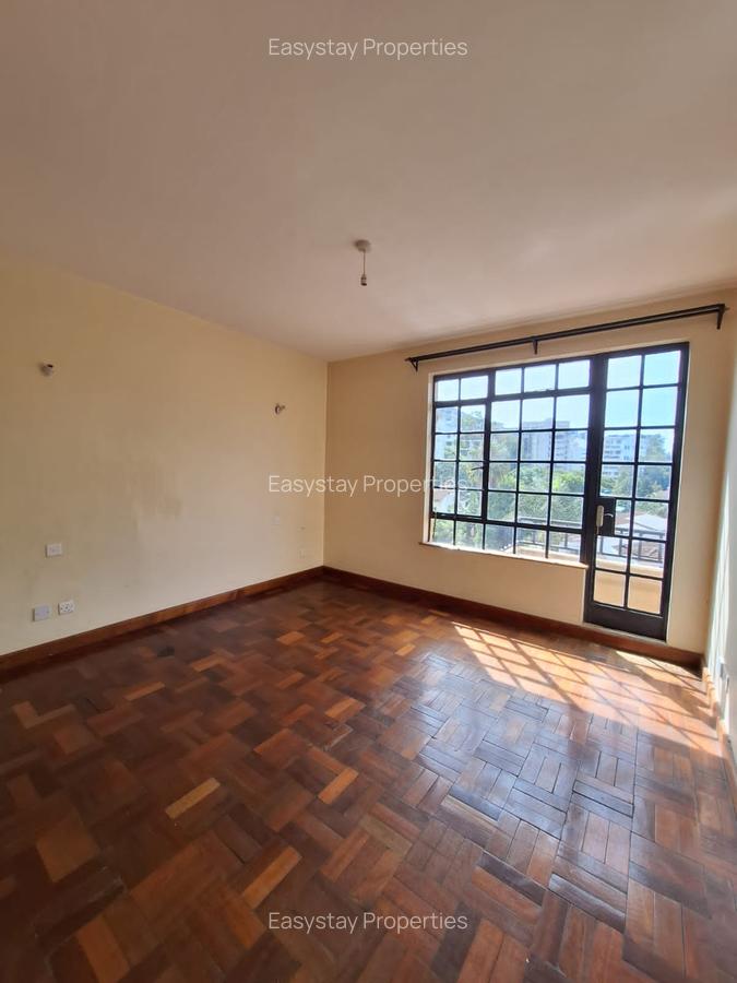 3 Bed Apartment with En Suite in Riverside - 6
