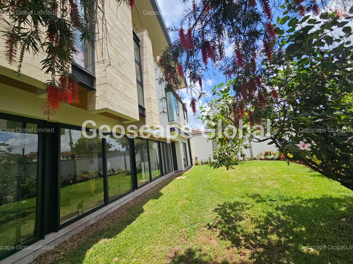 5 Bed Townhouse with En Suite in Spring Valley - 3