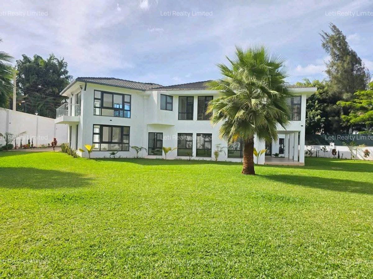 5 Bed House with En Suite in Runda - 2