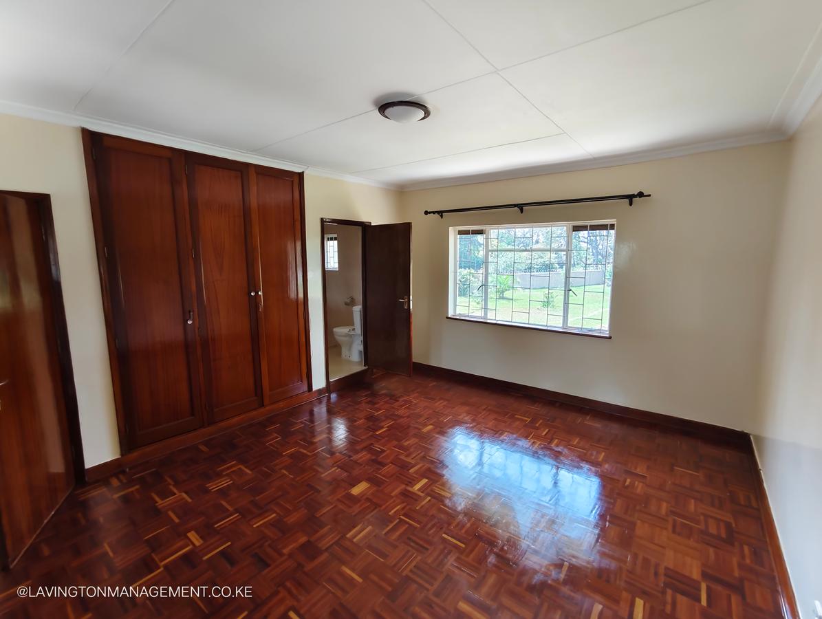 3 Bed House with En Suite at Lavington Green - 8