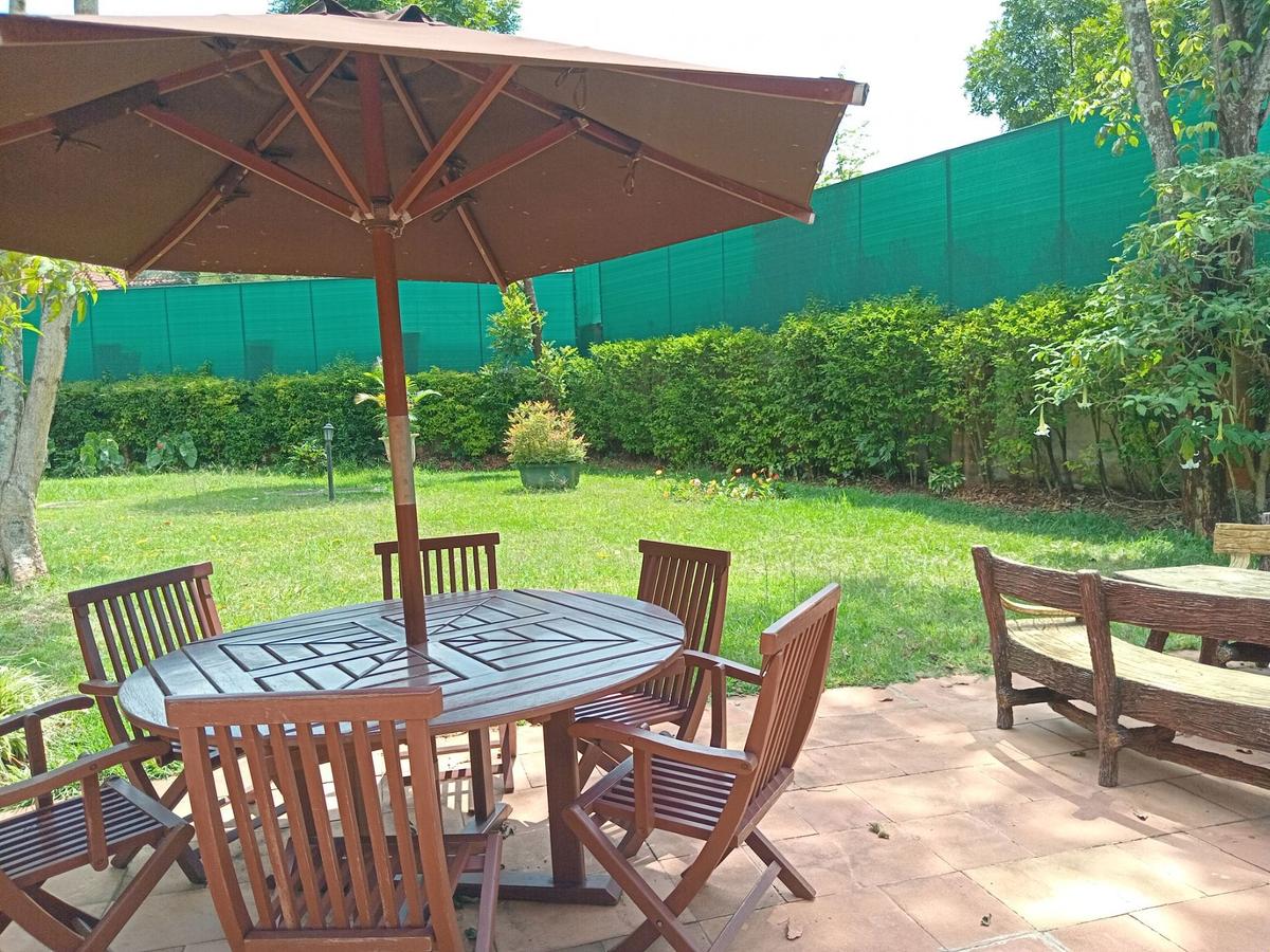 4 Bed House with En Suite in Lavington - 15