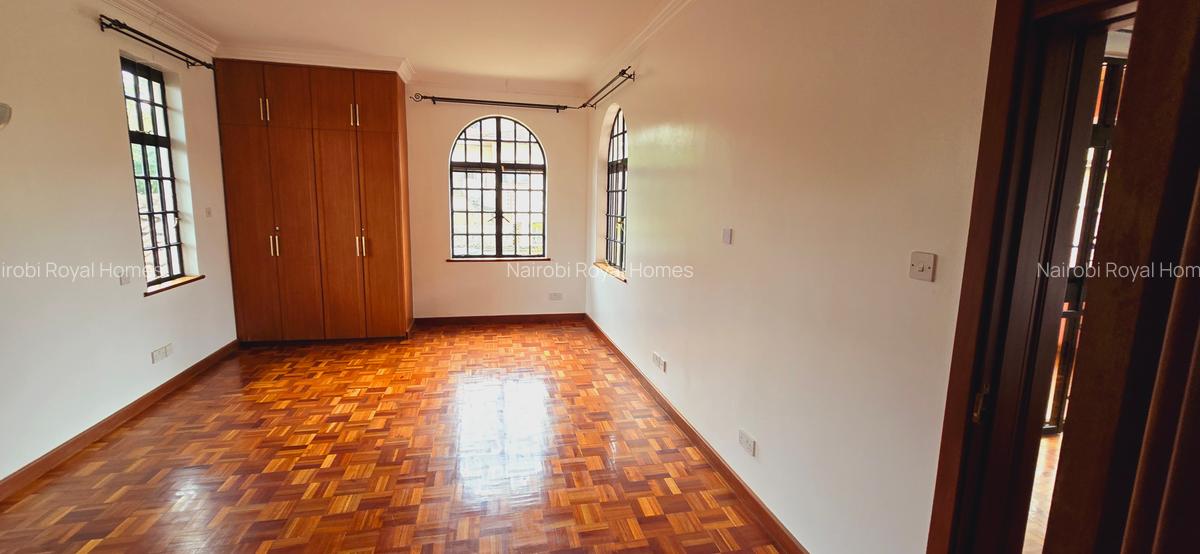 5 Bed Townhouse with En Suite at Lavington Green - 10