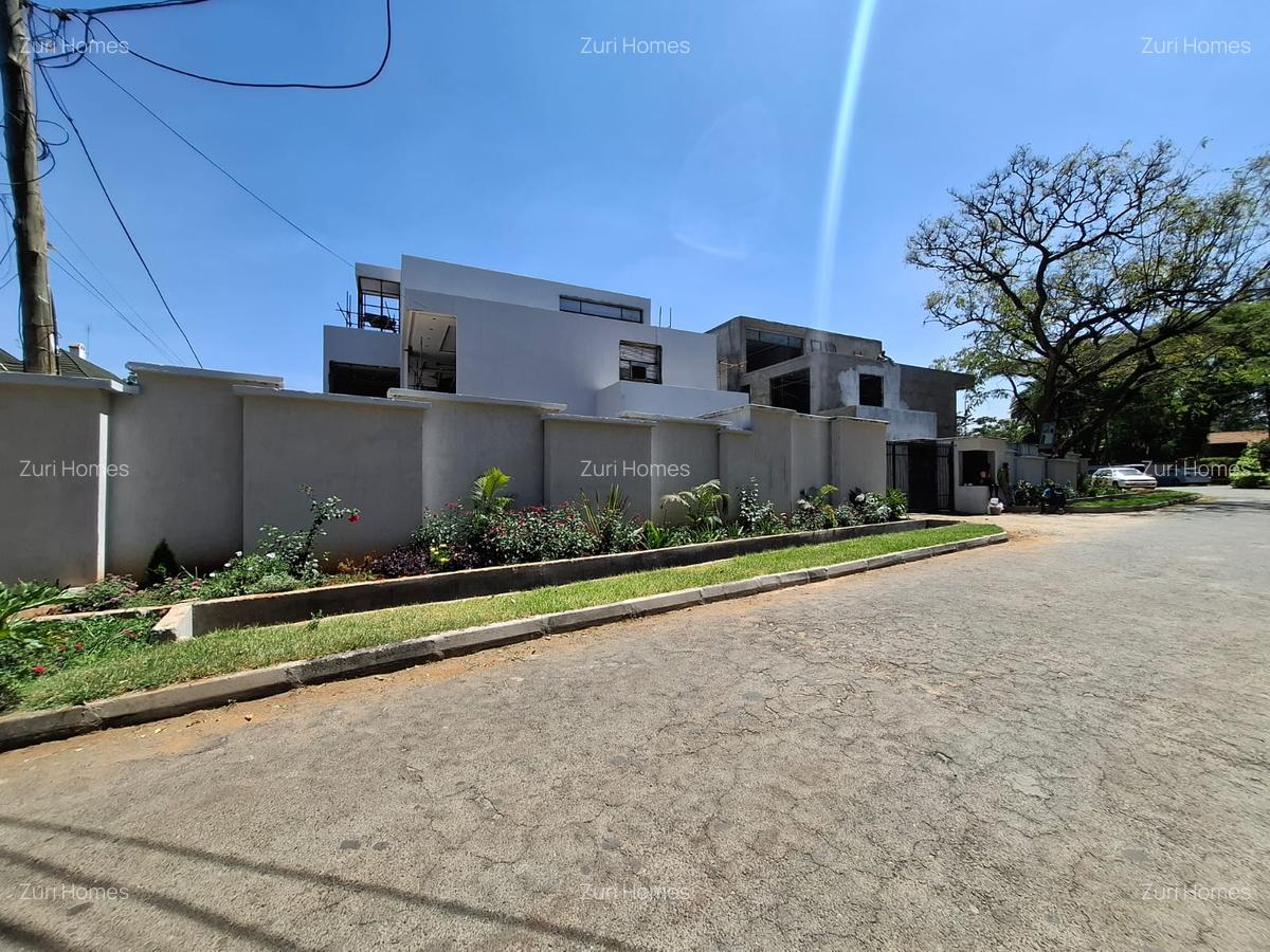 5 Bed Townhouse with En Suite in Lavington - 1