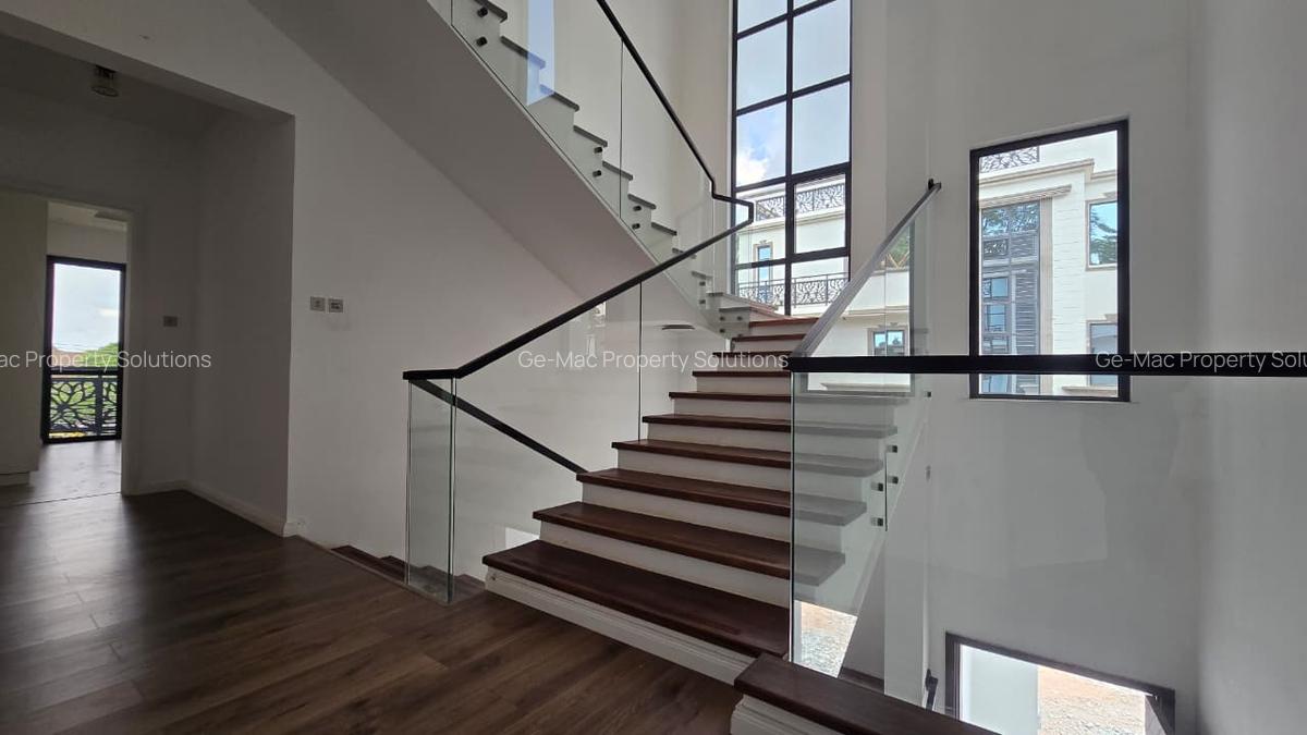 5 Bed House with En Suite in Lavington - 6