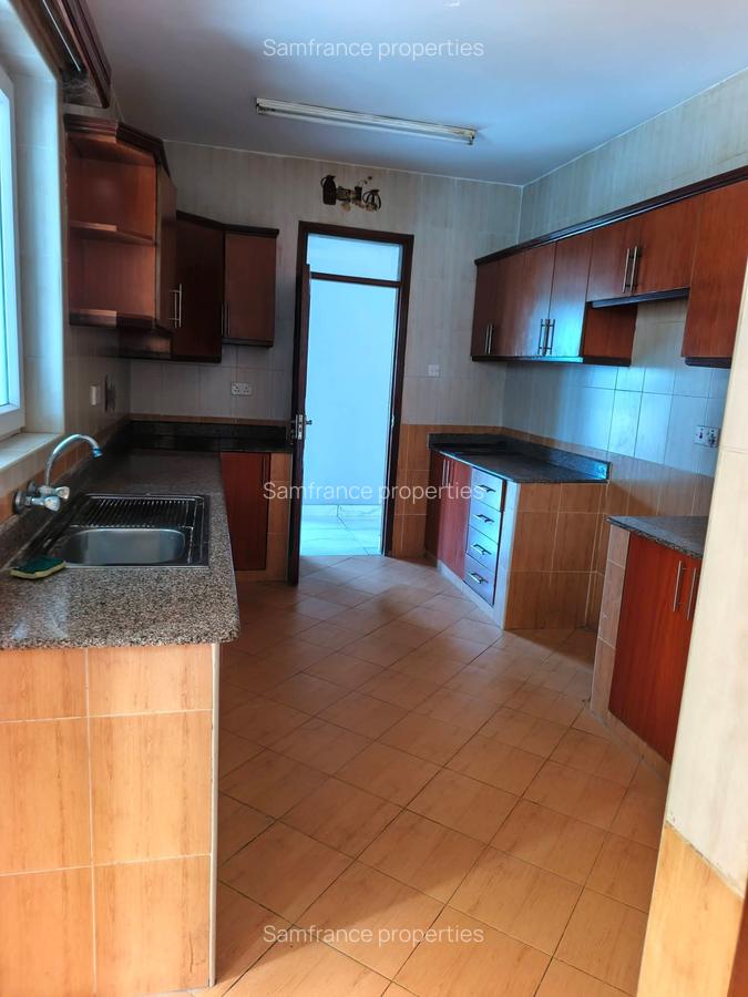 Serviced 3 Bed Apartment with En Suite at 3Rd Avenue - 1