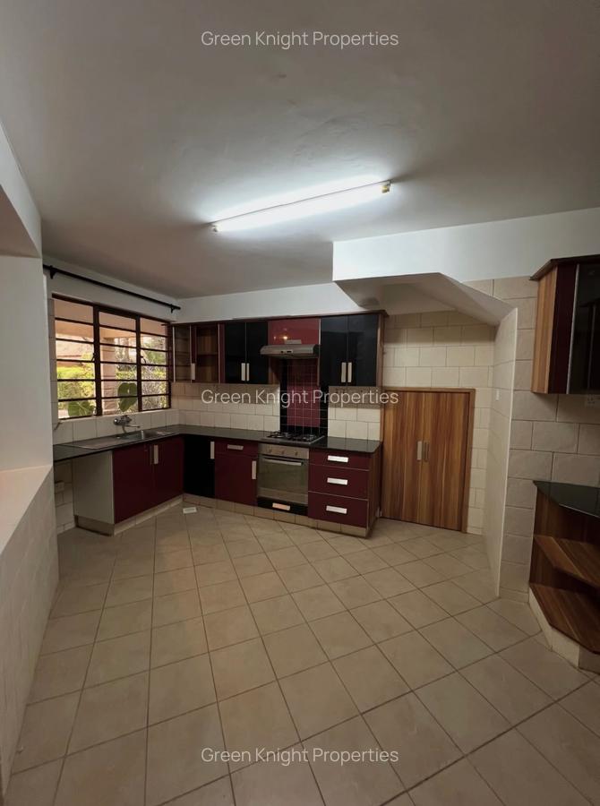 4 Bed Townhouse with En Suite in Lavington - 7