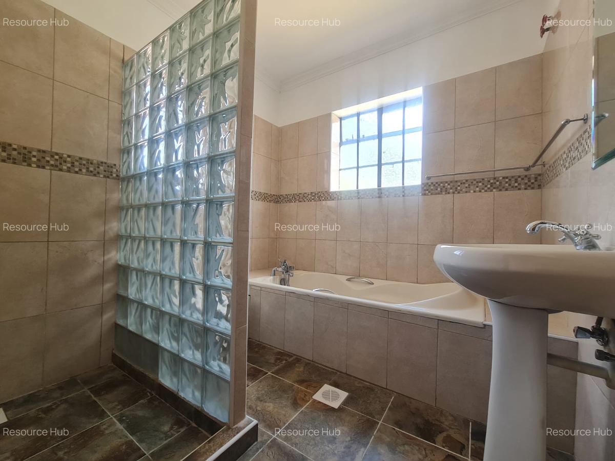 4 Bed House with En Suite at Bomas - 17