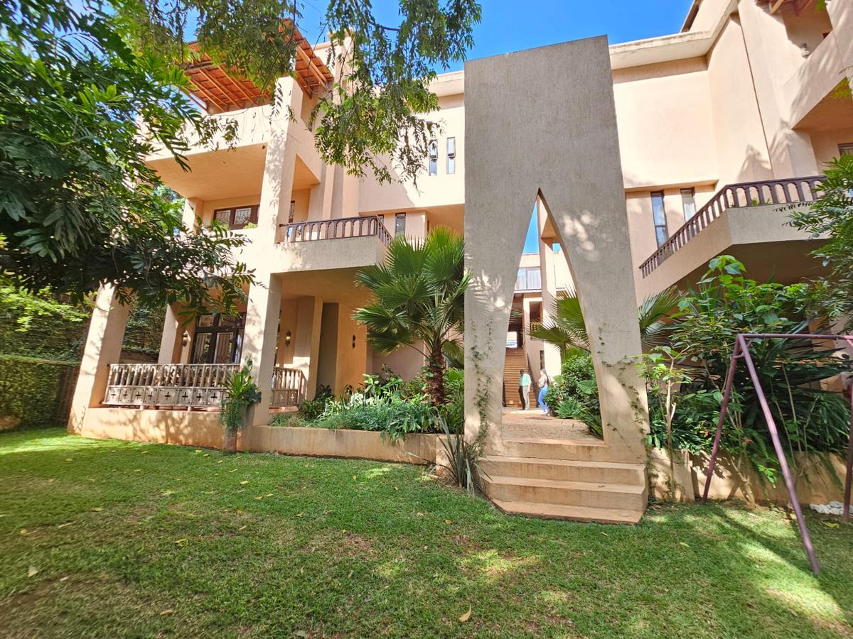 3 Bed Apartment with En Suite in Spring Valley - 1