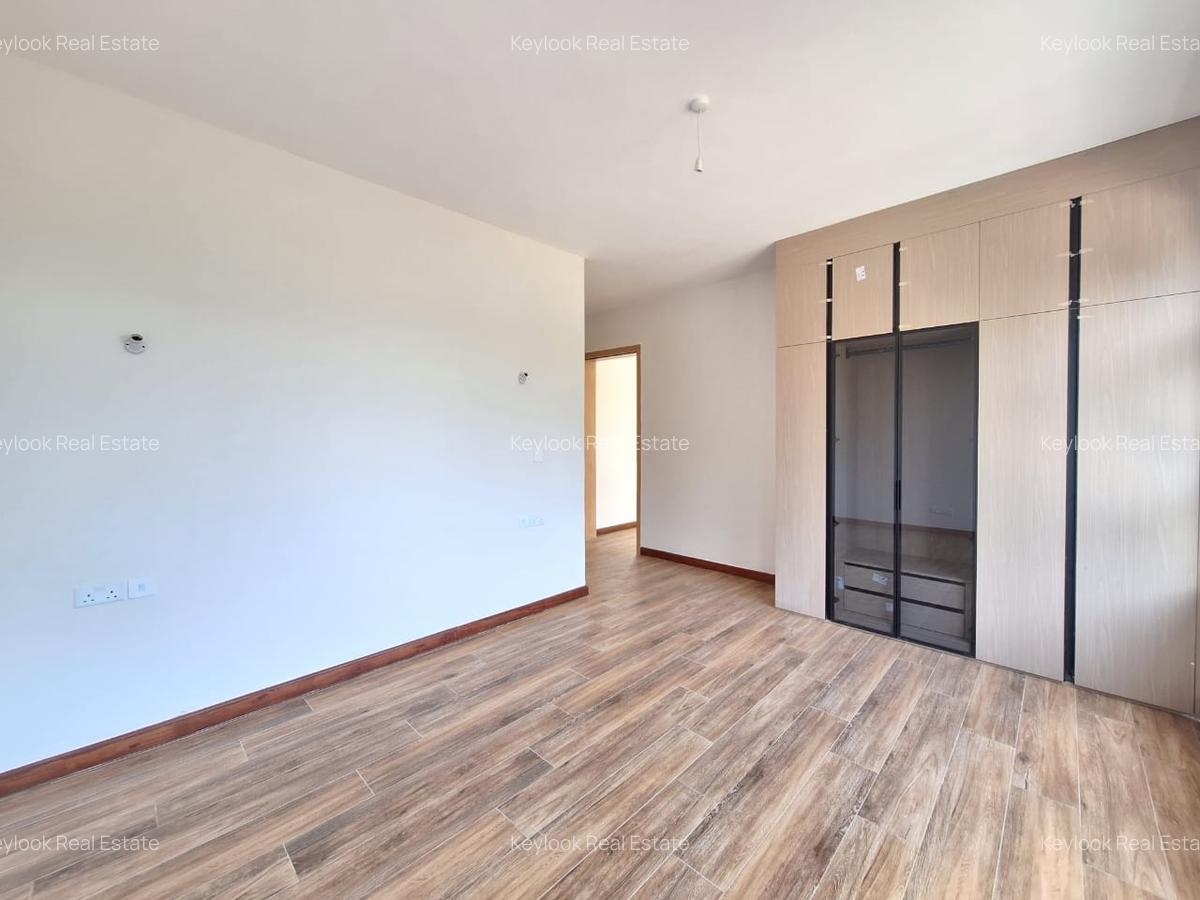 5 Bed Townhouse with En Suite at Lavington - 15