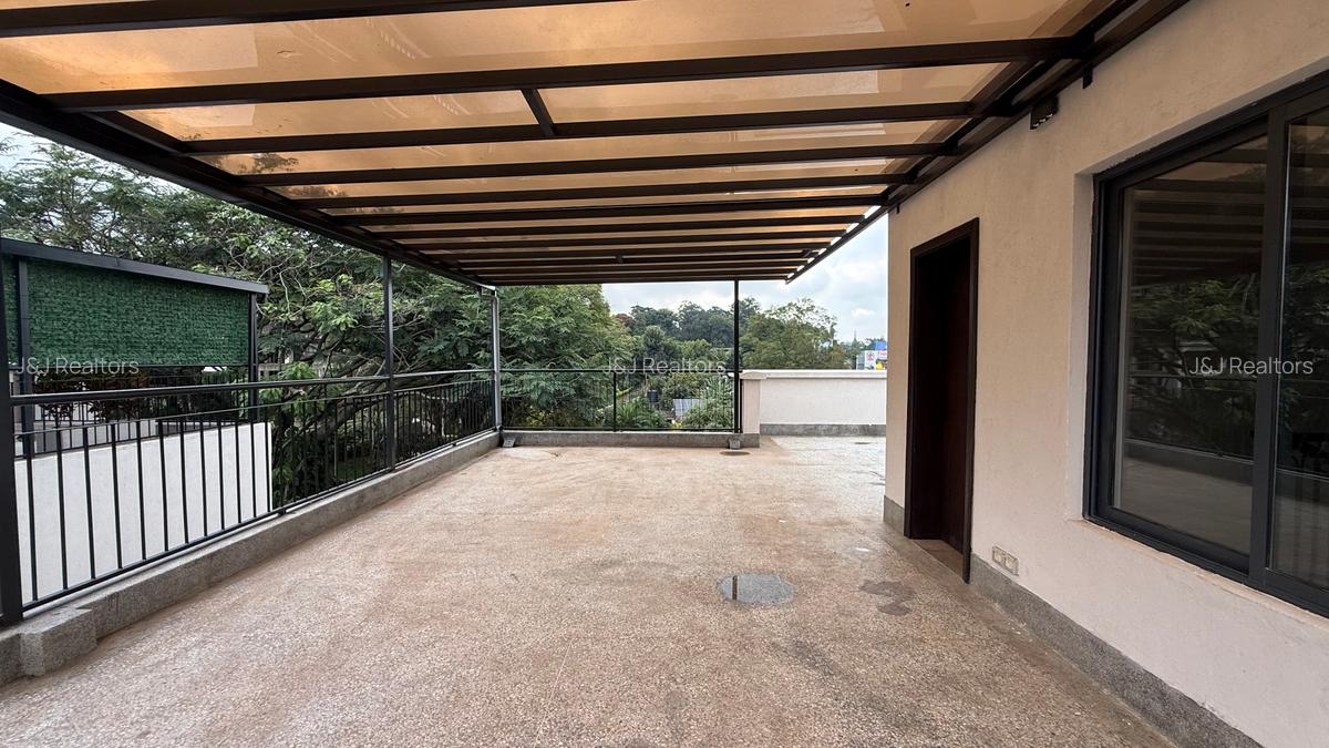 5 Bed Townhouse with En Suite in Lavington - 17