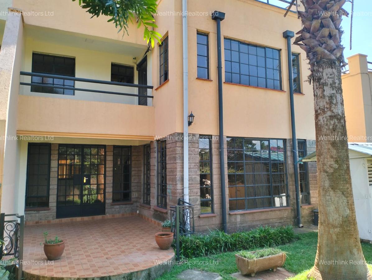 5 Bed Townhouse with En Suite at Lavington - 1