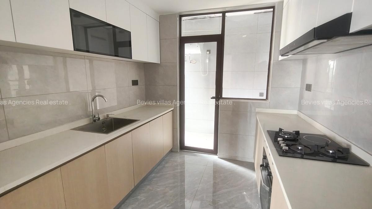3 Bed Apartment with En Suite at Riverside - 8