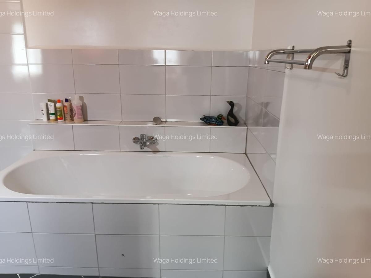 3 Bed Villa with En Suite at Burguret - 11