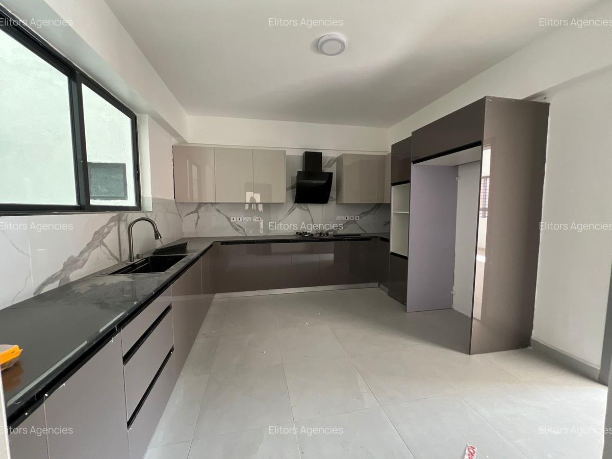 4 Bed Apartment with En Suite at 5Th Parklands - 15