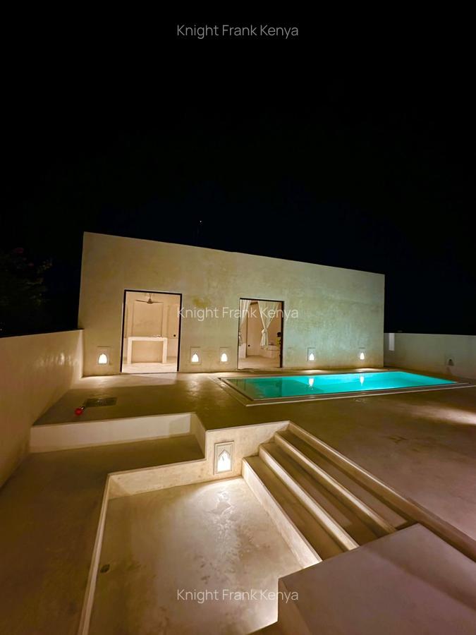 6 Bed House with Swimming Pool in Lamu - 6