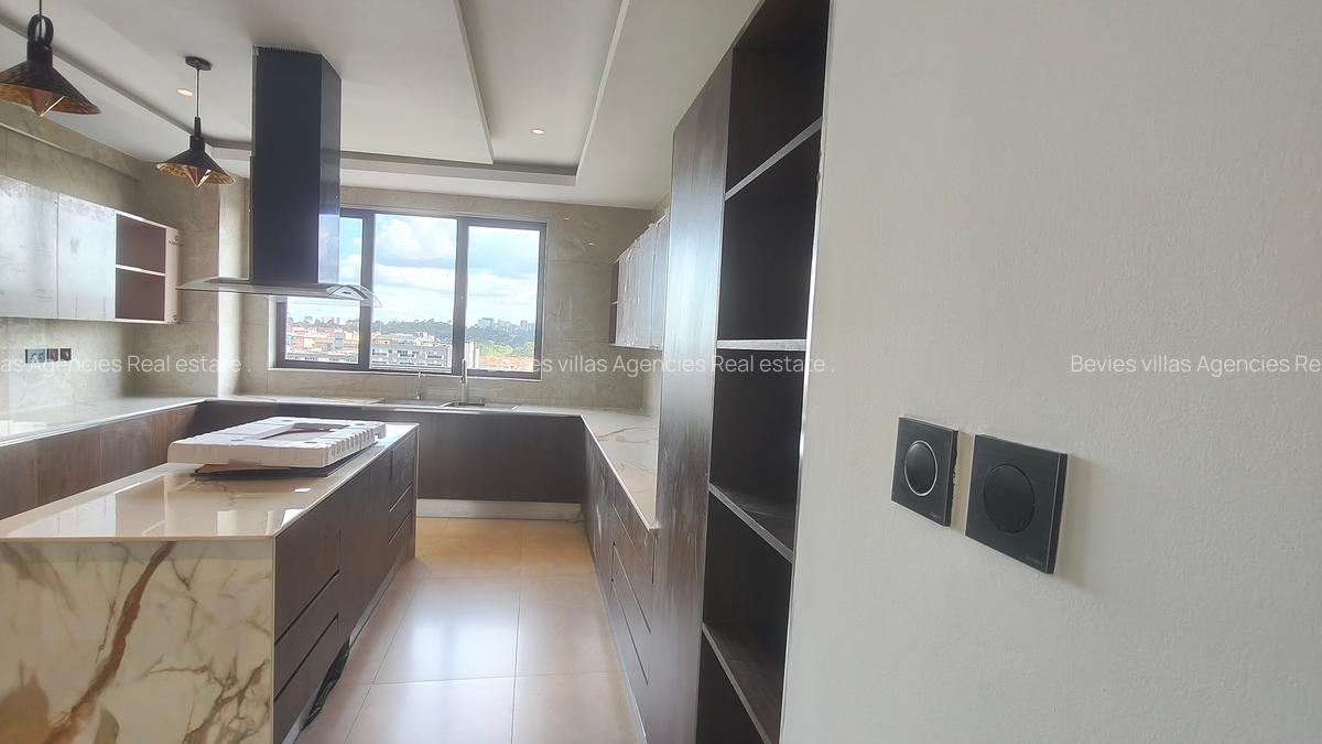 Serviced 4 Bed Apartment with En Suite at Riverside - 11