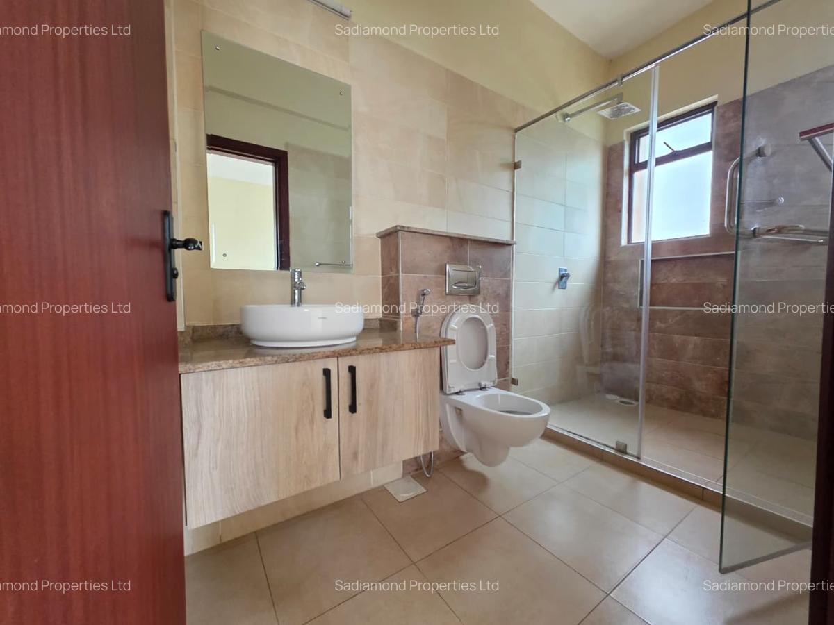 3 Bed Apartment with En Suite in Parklands - 12