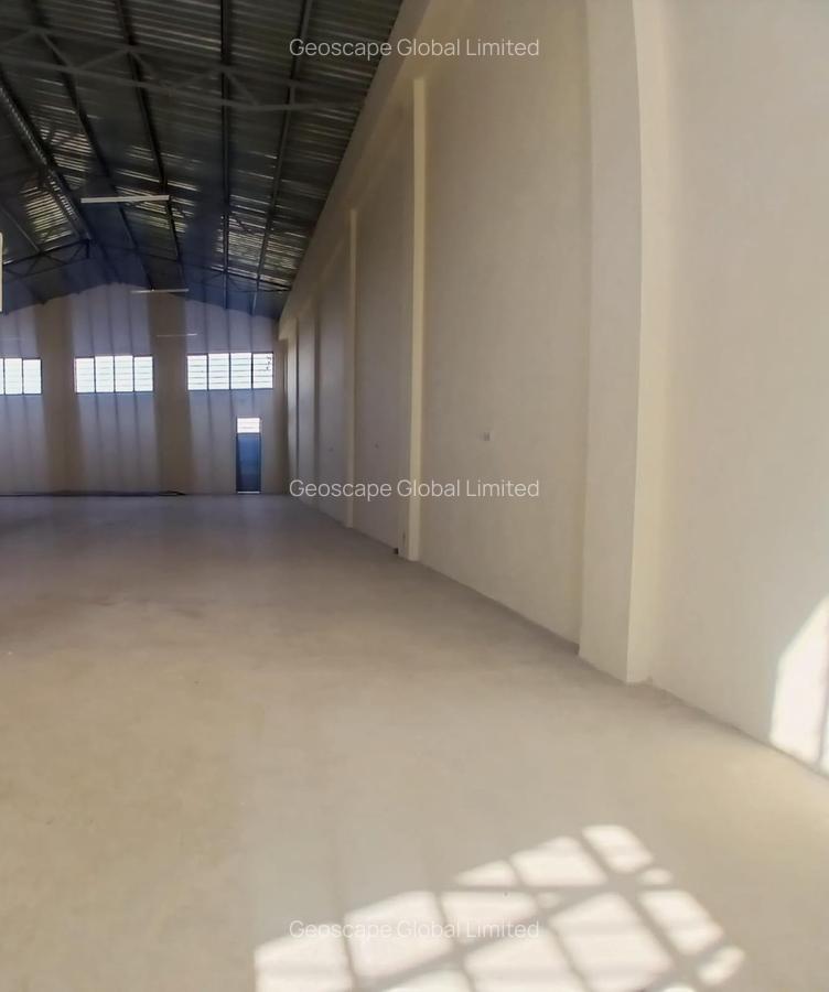 5,000 ft² Warehouse with Parking in Industrial Area - 2