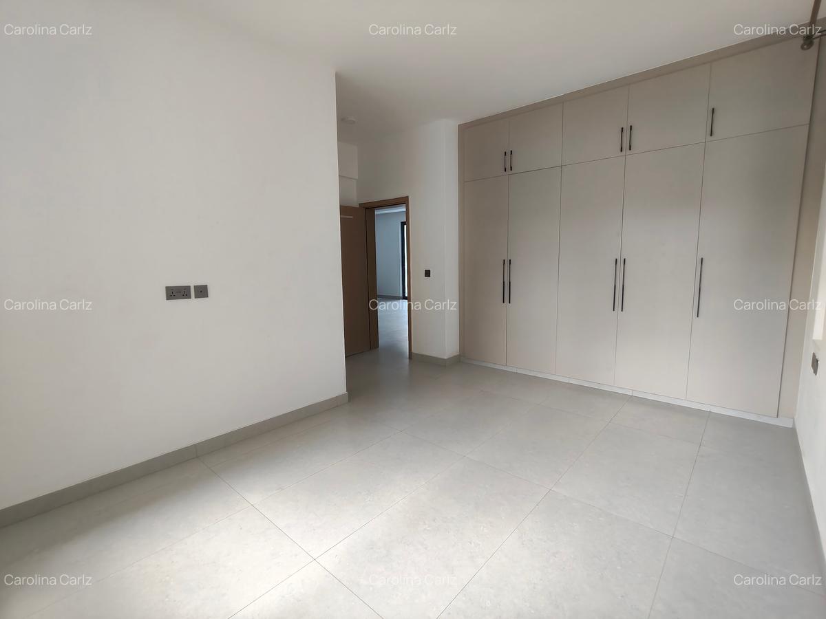 2 Bed Apartment with En Suite in Brookside - 12