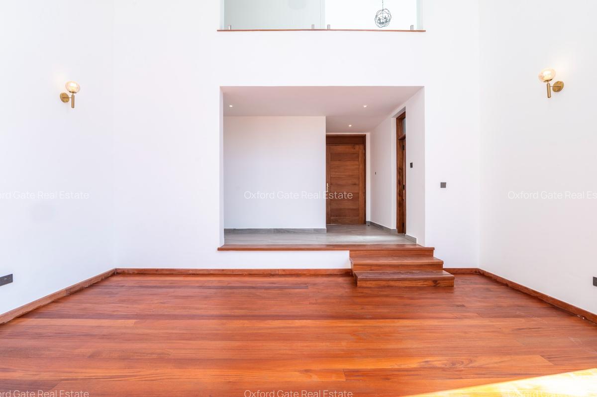 5 Bed Townhouse with En Suite at Lavington - 2