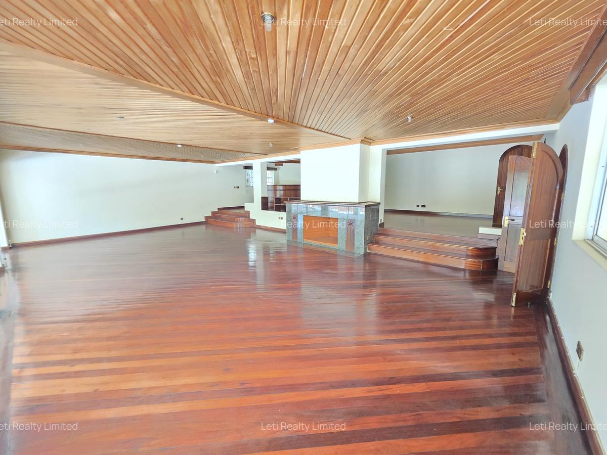 10 Bed House with En Suite in Lavington - 10