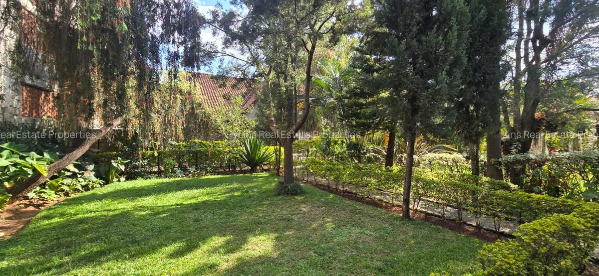 3 Bed House with En Suite in Ridgeways - 6