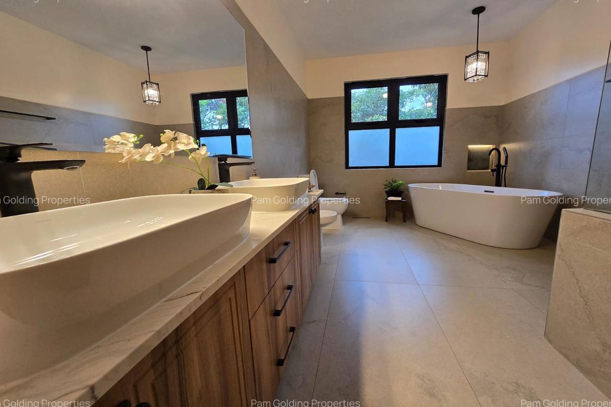 5 Bed House in Runda - 9