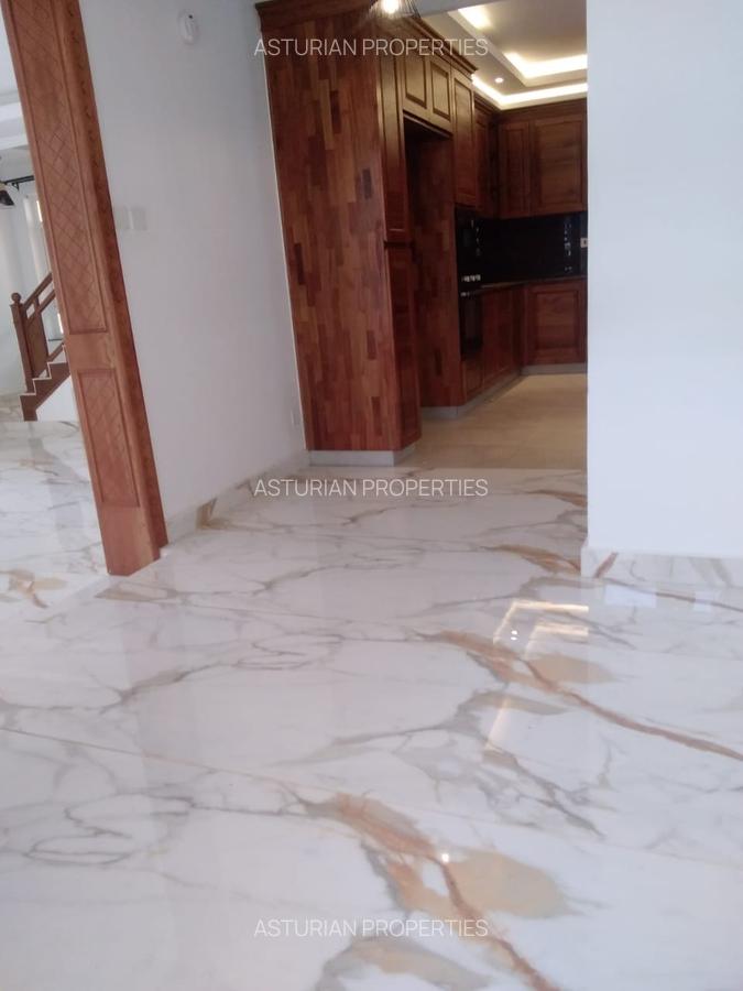 6 Bed Townhouse with En Suite in Lavington - 8