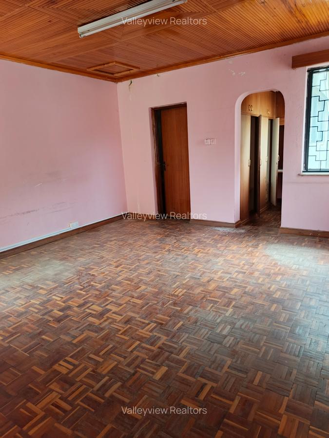 4 Bed Townhouse with En Suite at Lavington - 17