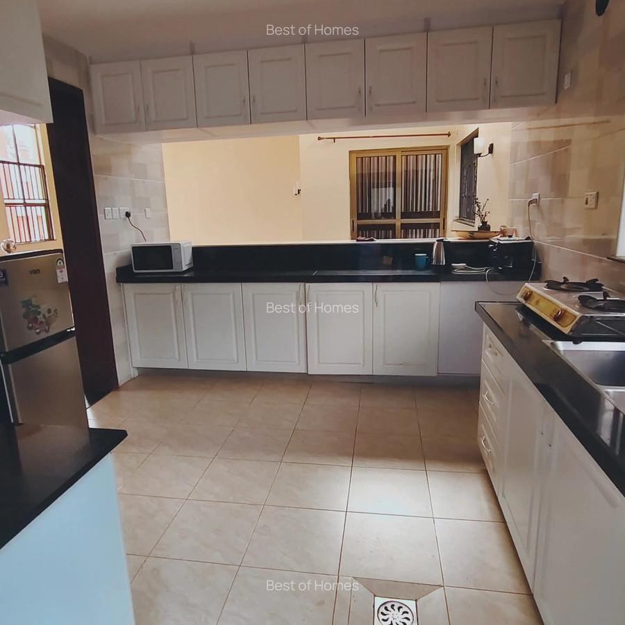 5 Bed Townhouse with En Suite at Chalbi - 2