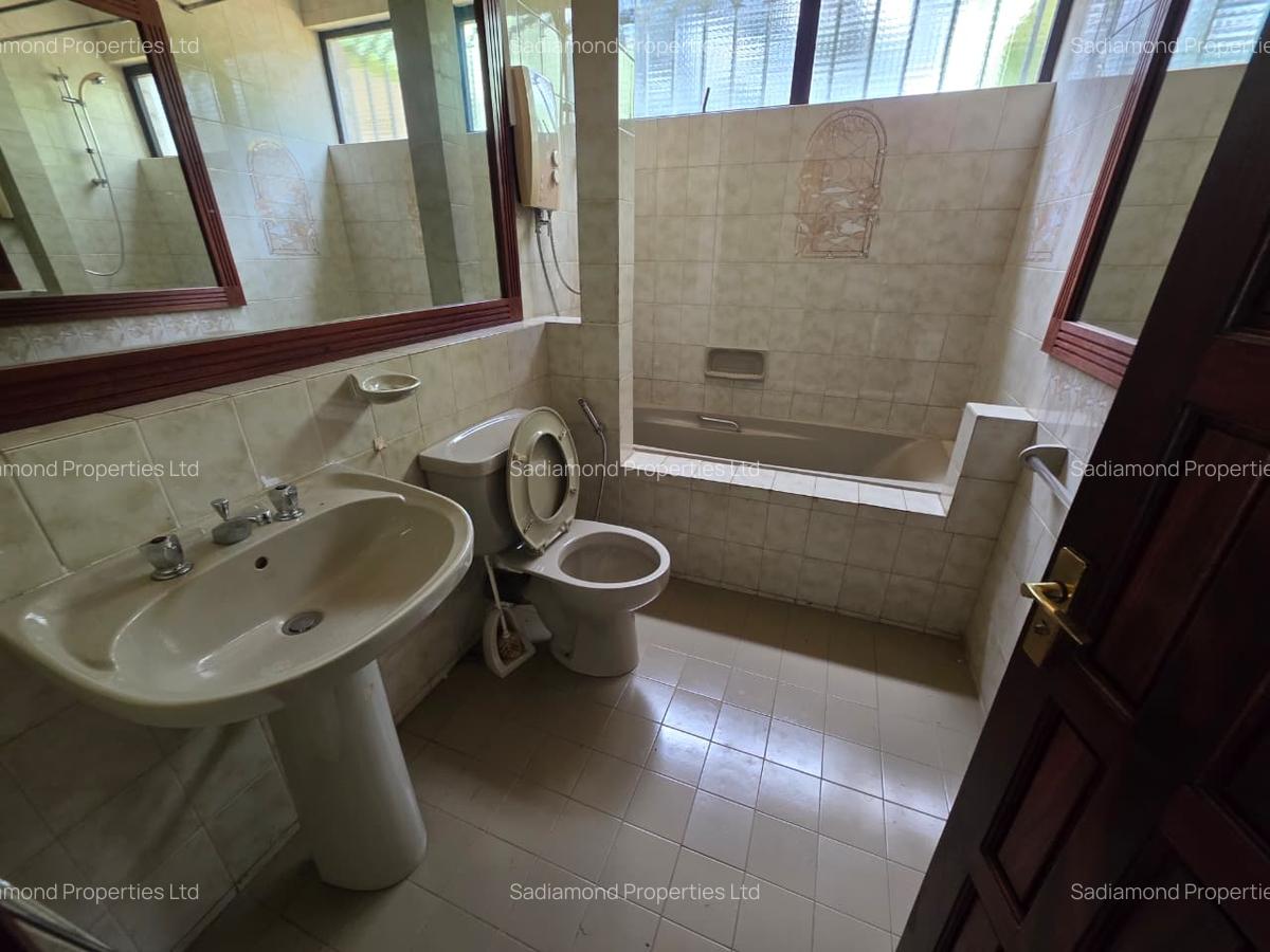 5 Bed Townhouse with En Suite in Muthaiga - 11