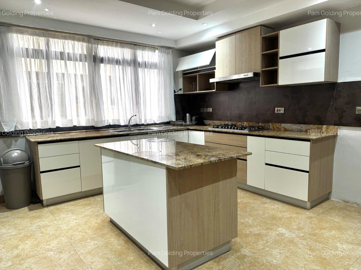 Furnished 4 Bed Apartment with En Suite in Riverside - 6