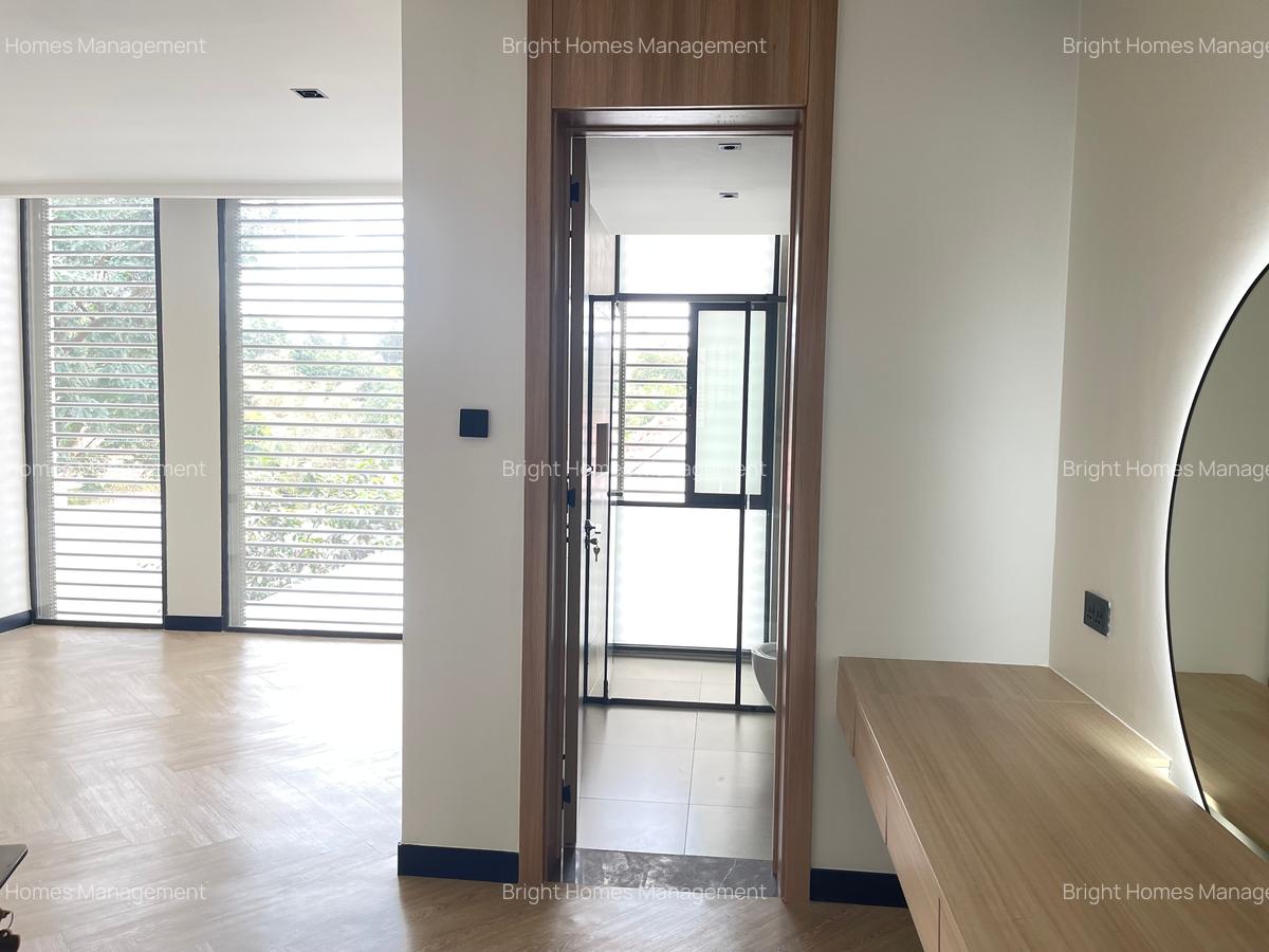 5 Bed Townhouse with En Suite in Lavington - 11