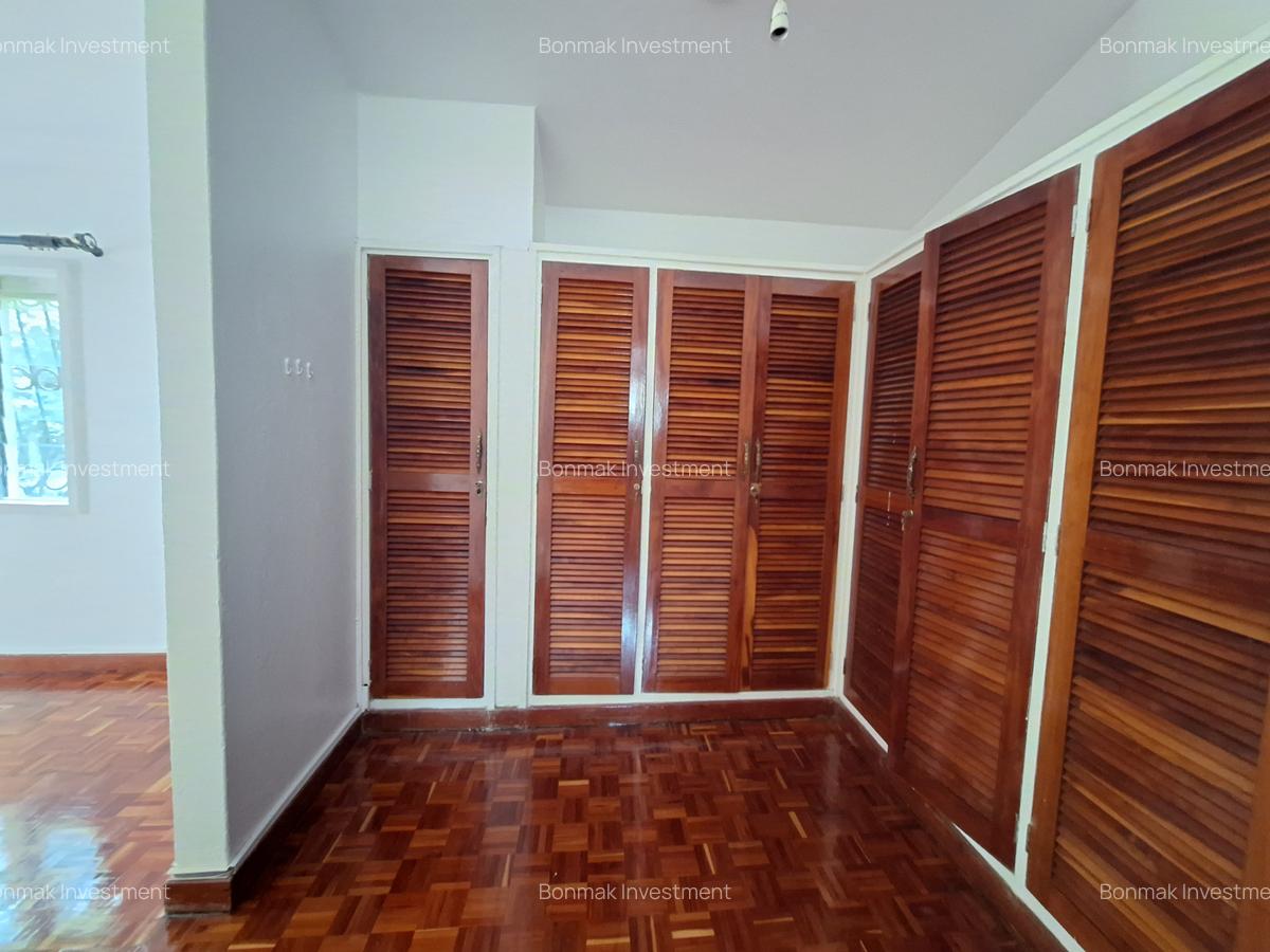 4 Bed House with En Suite at Hill View Close - 17