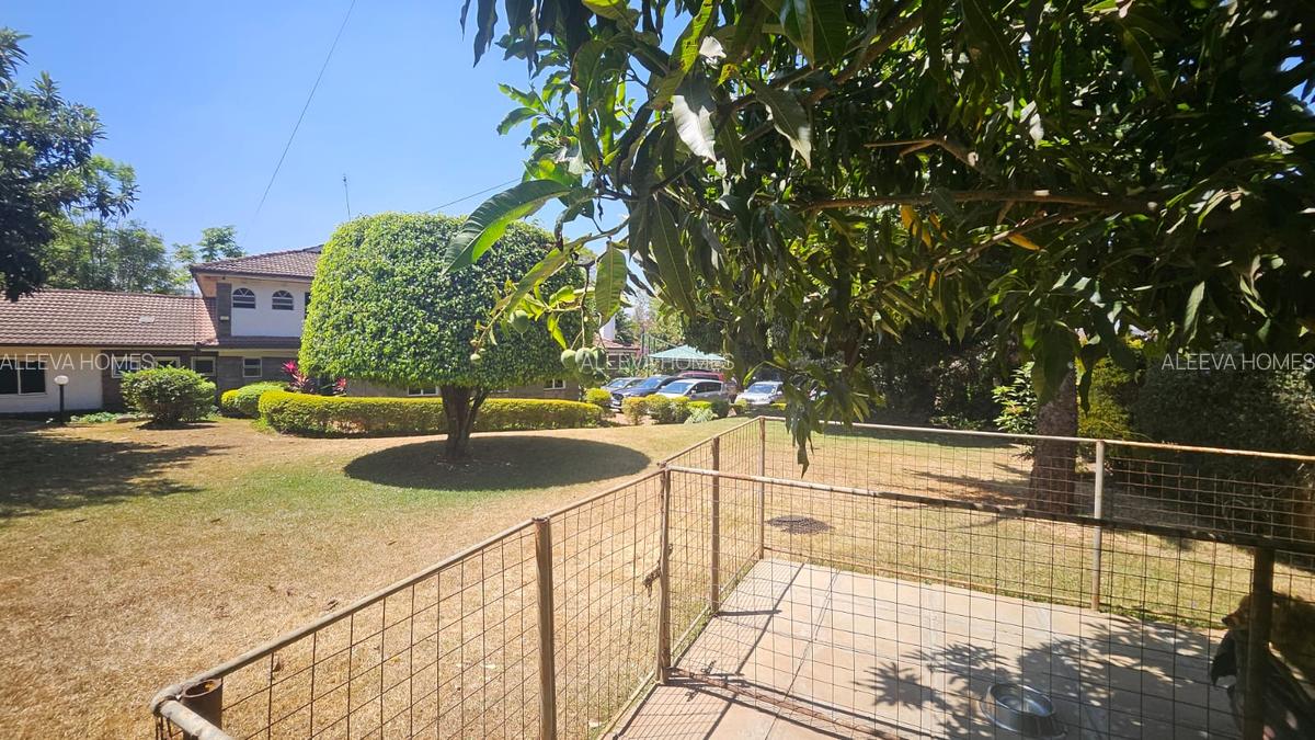 5 Bed House with En Suite in Lavington - 12