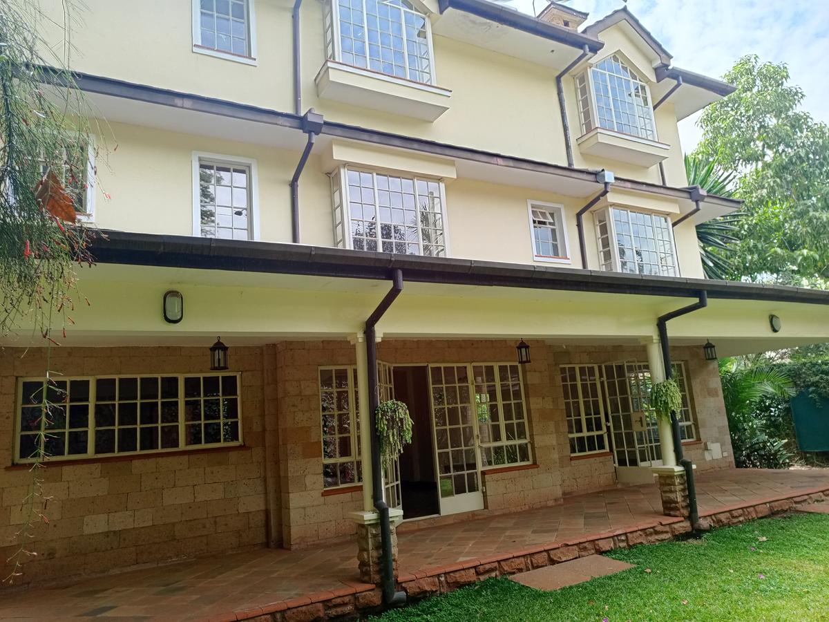 5 Bed Villa with En Suite in Lavington - 16