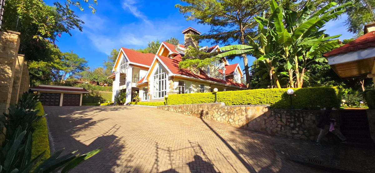5 Bed House with En Suite at Mimosa Drive - 9