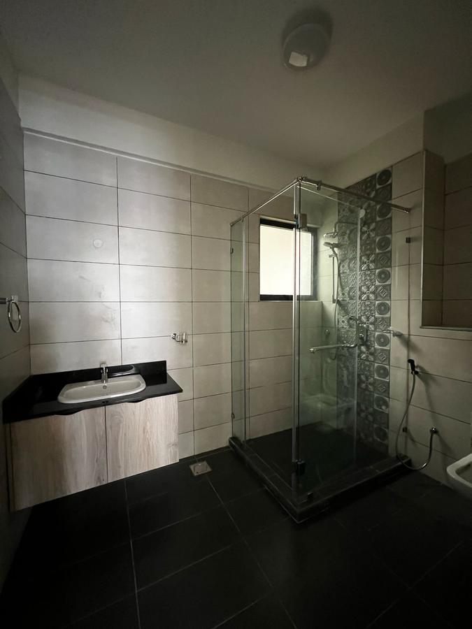 3 Bed Apartment with En Suite in Valley Arcade - 8