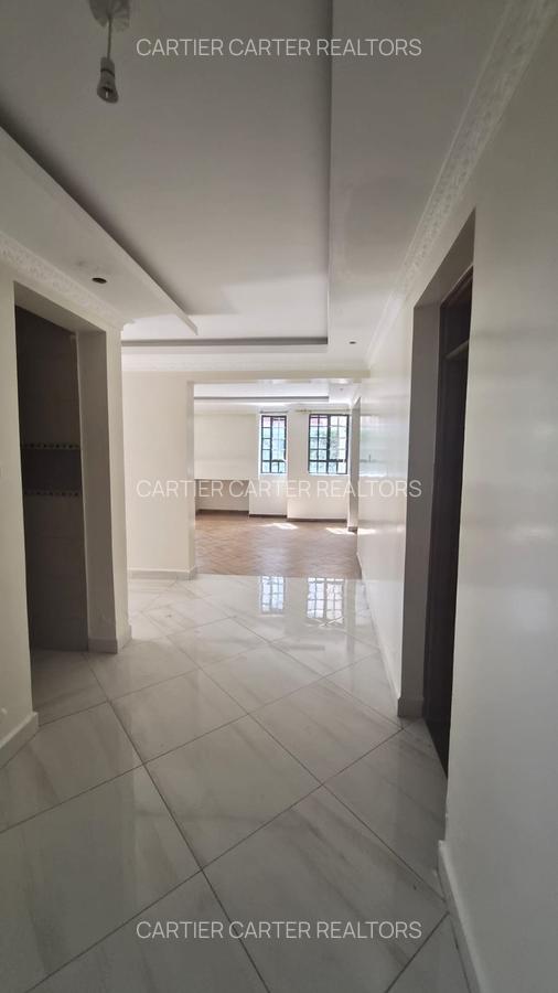 5 Bed House with En Suite in Garden Estate - 4