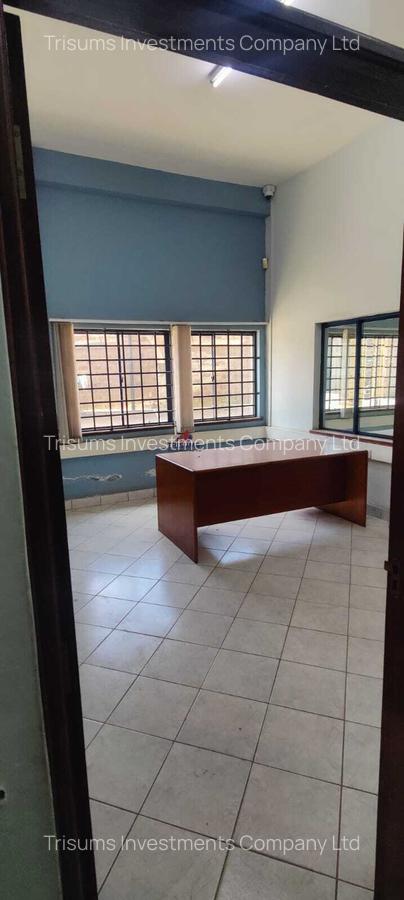 30,000 ft² Warehouse with Service Charge Included in Industrial Area - 7