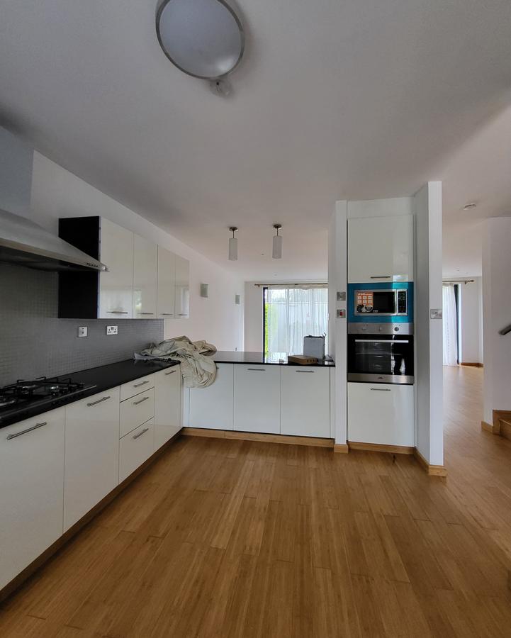 4 Bed Villa with Swimming Pool in Garden Estate - 8