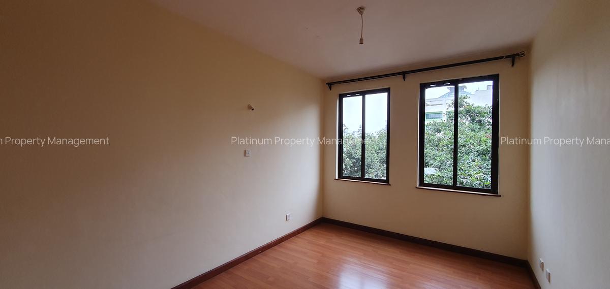 4 Bed Apartment with En Suite in Parklands - 10